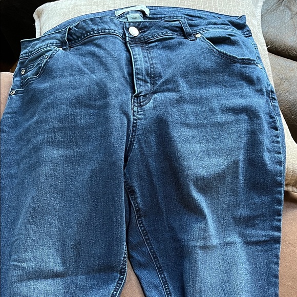 Rose Embroidered Denim Straight Leg Jeans - Picture 3 of 6